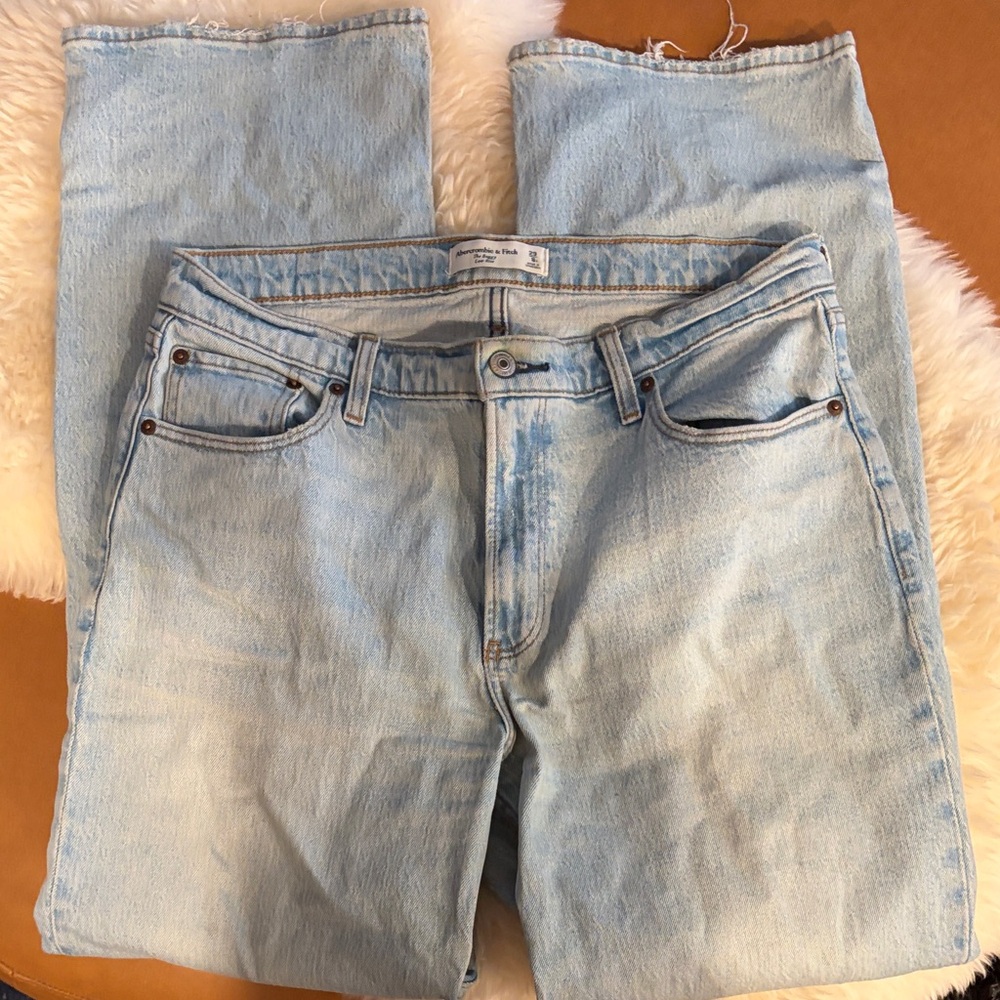 Abercrombie and Fitch Light Blue Baggy Low Rise Jeans - size 29